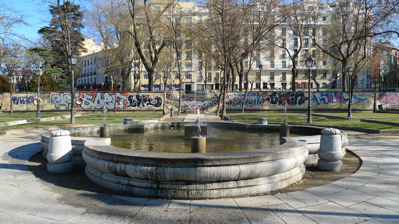 Fountain in Park off Calle de Beatriz Galindo