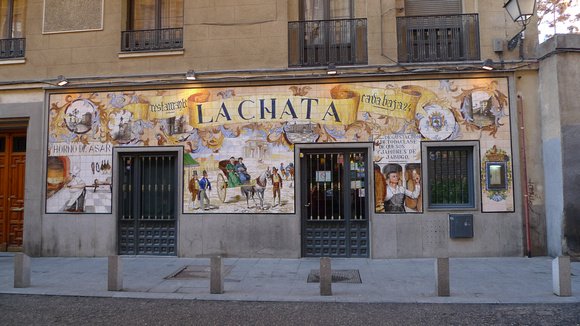 Tile Restaurant Facade on Cava Baja street